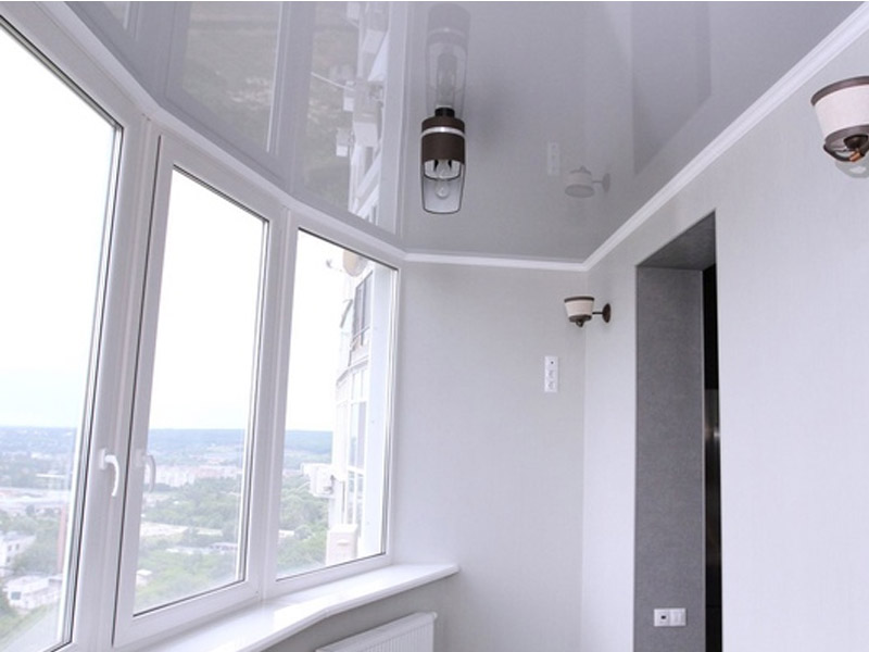 Натяжные потолки для балкона