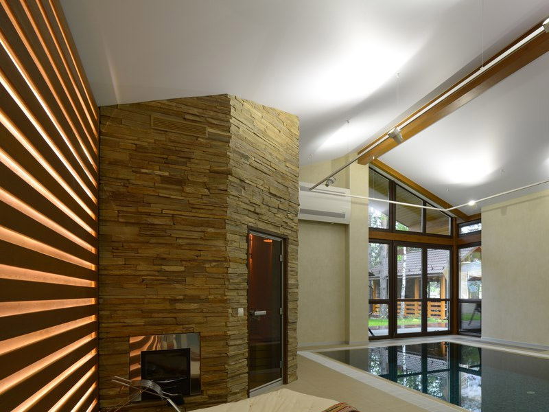 Натяжные потолки для бассейна