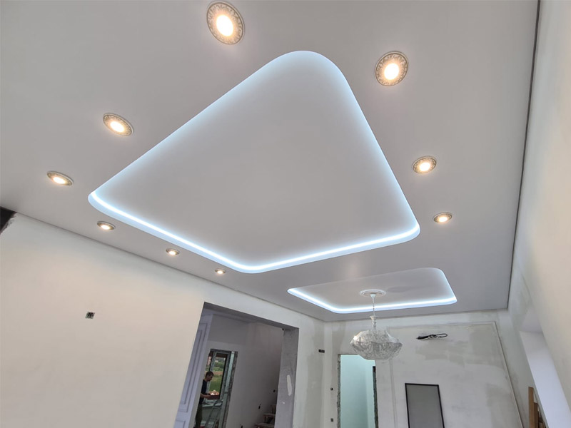 Натяжные потолки с подсветкой