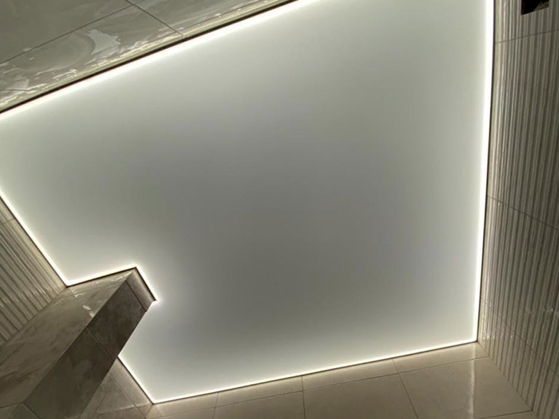 Световые натяжные потолки