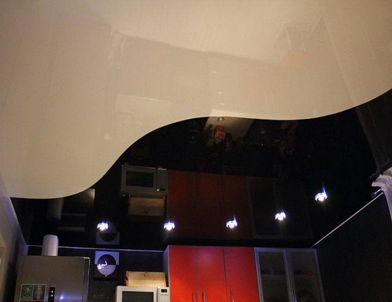 Комбинированные натяжные потолки